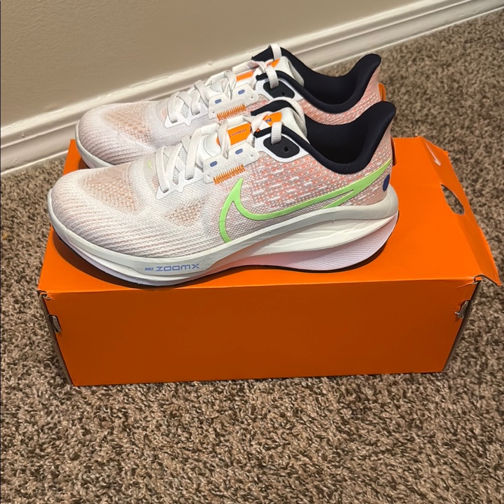 Nike Women's Sneakers - White and Green - Picture 3 of 7